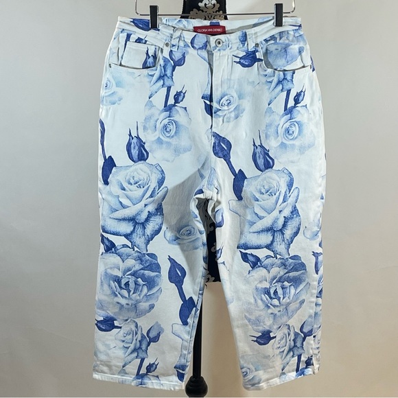 Gloria Vanderbilt High Rise Floral Blue Rose Capris - Picture 5 of 6
